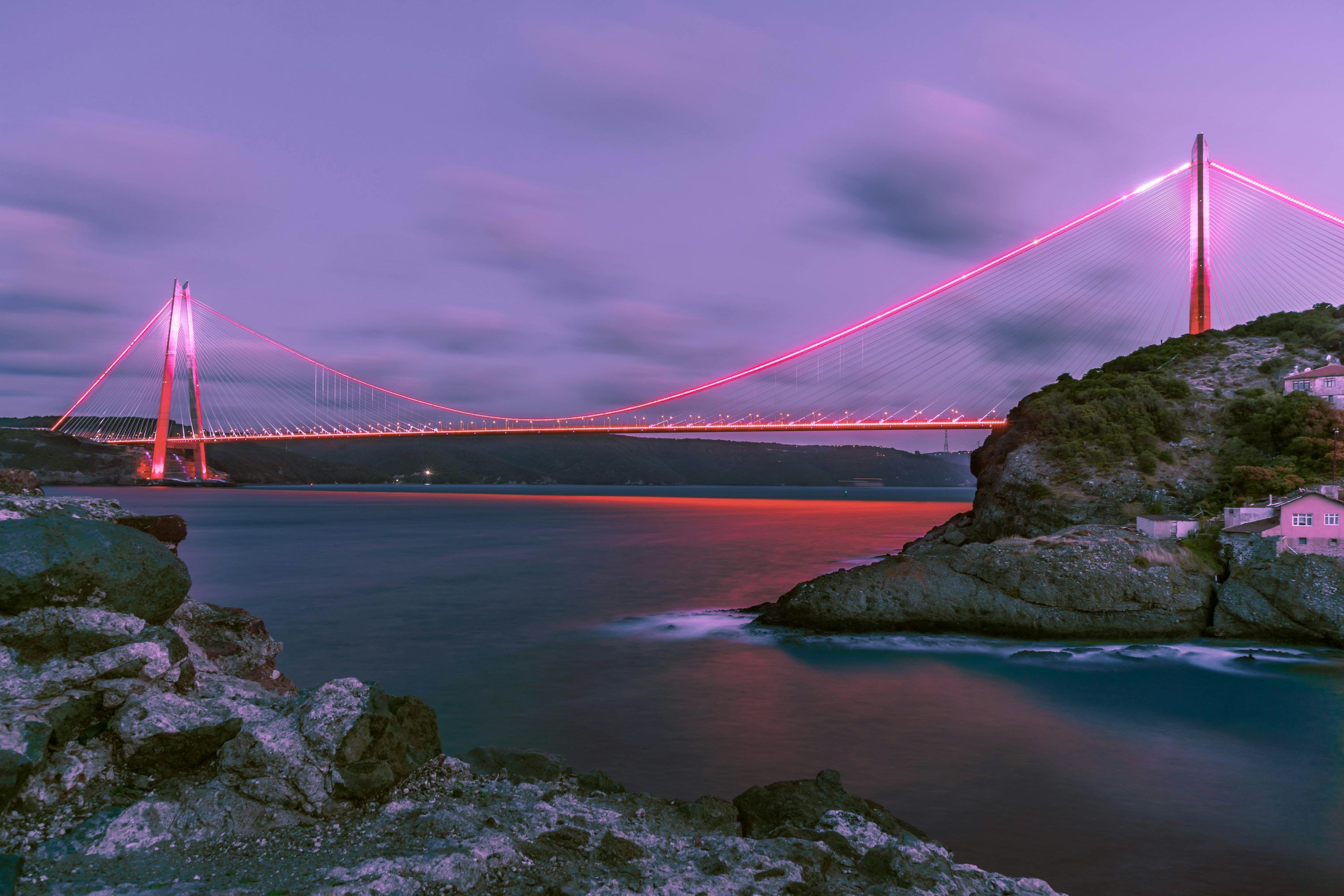 3000x2001 Pink bridge and brown mountains