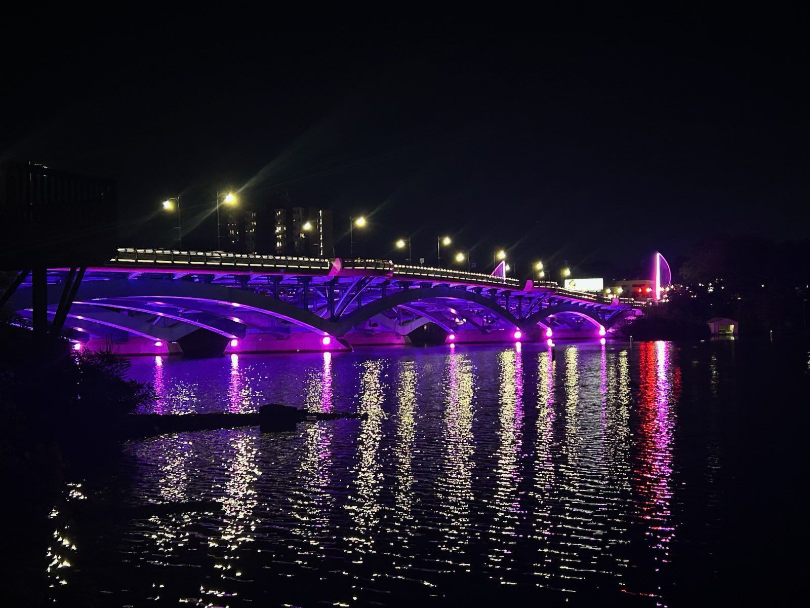 1600x1200 Bridges in Massachusetts glow pink in honor of Dolly Parton