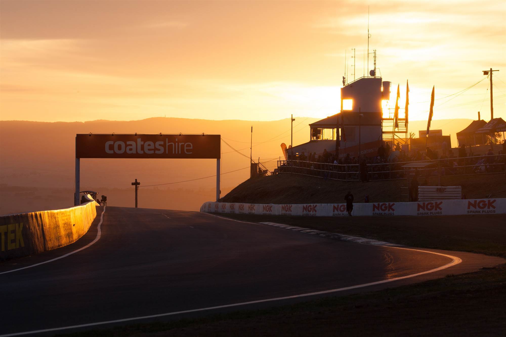 2000x1333 pic gallery: image from Mount Panorama