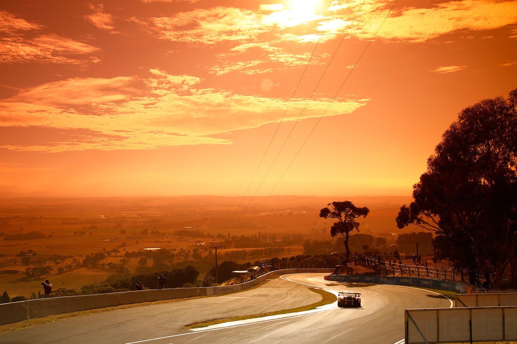1700x1132 The most stunning picture from the 2017 Bathurst 12 Hours