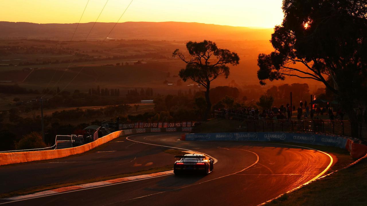 1280x720 Lap record electrifies Mt Panorama
