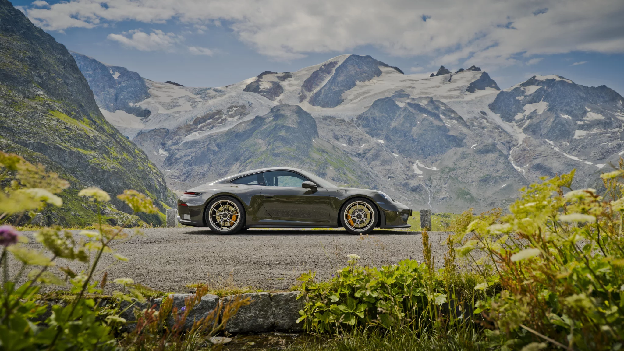 2048x1153 Porsche creates the GT3 Bergsport for the Alpine roads