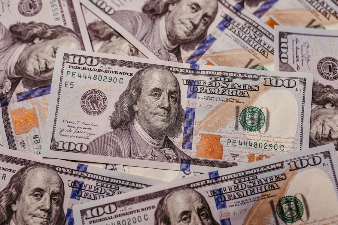 1125x750 Pile of Dollars · Free