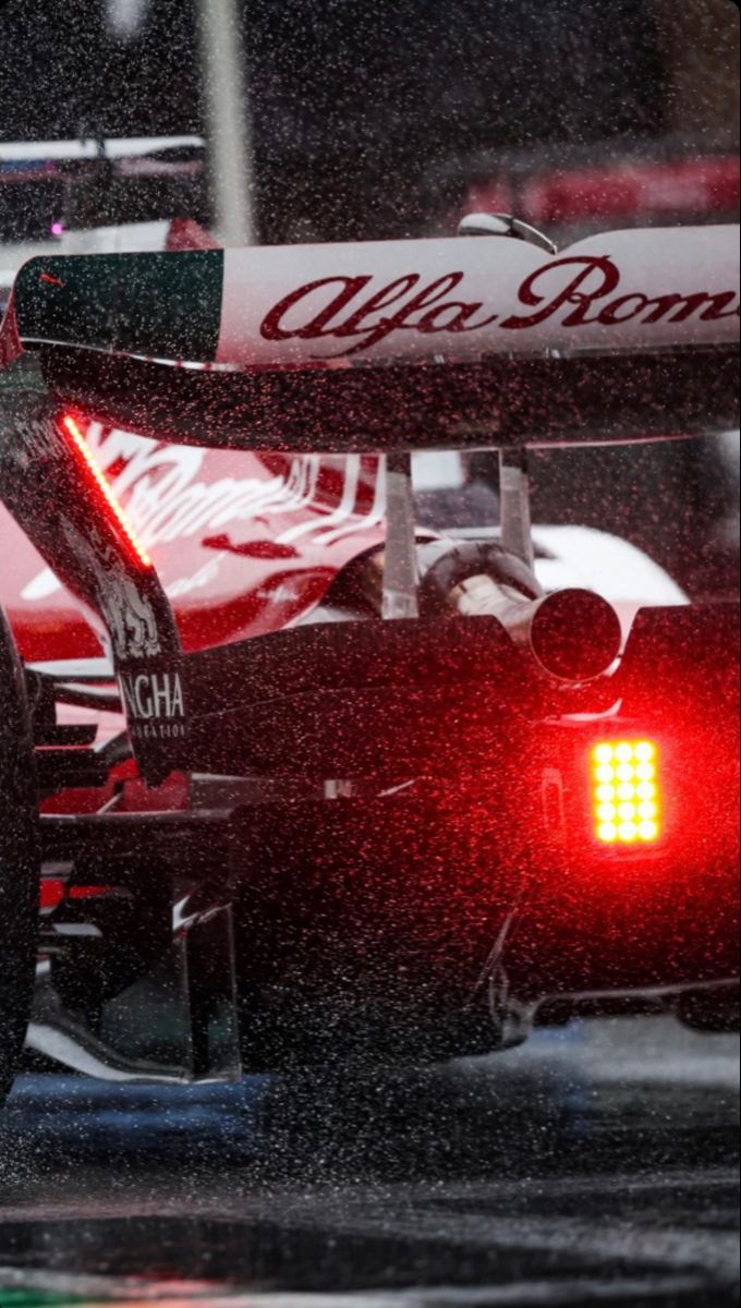 680x1200 Alfa Romeo F1 Wallpaper