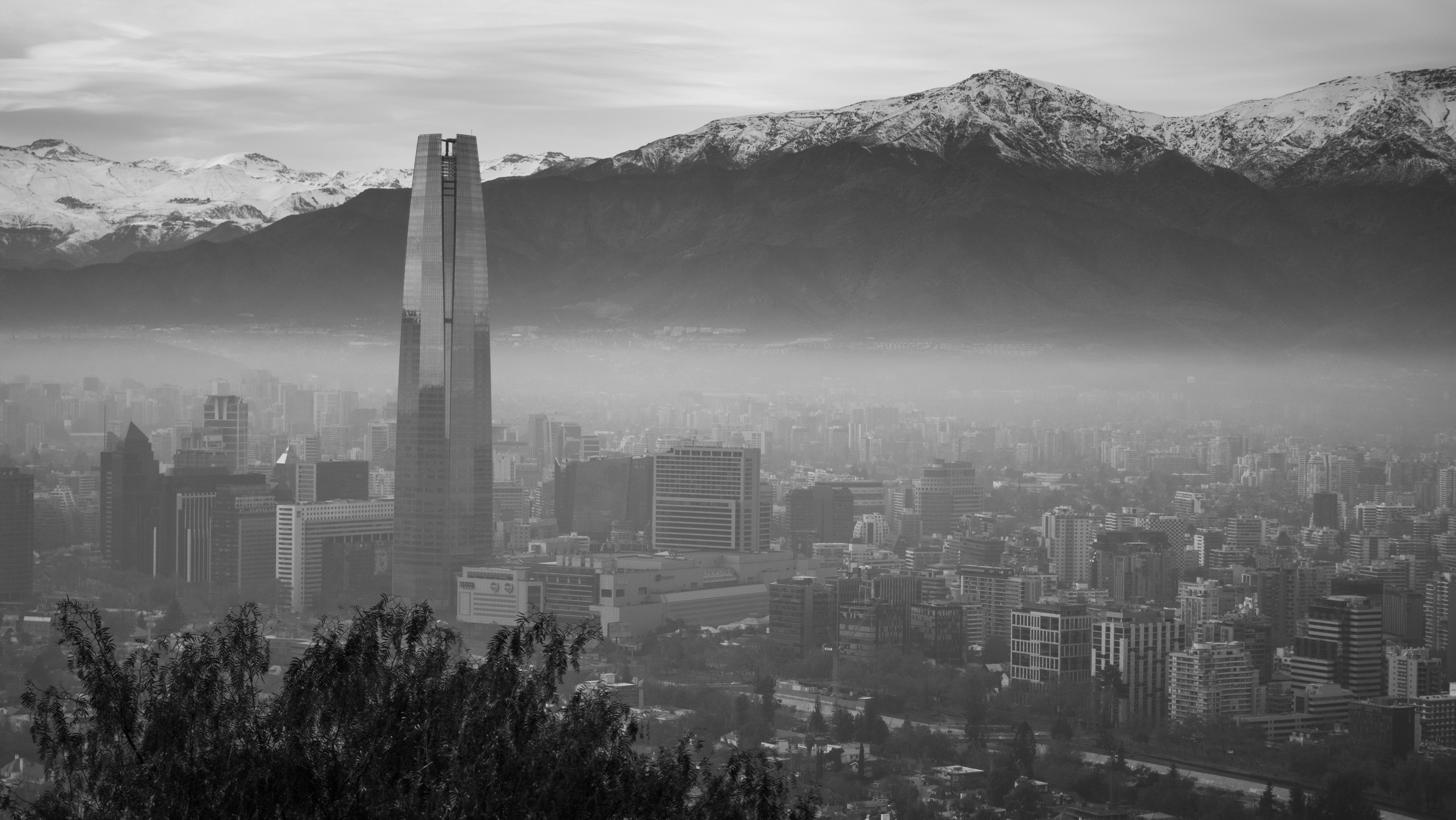 5472x3080 Black and White Panorama of Santiago De Chile Cityscape in Fog · Free