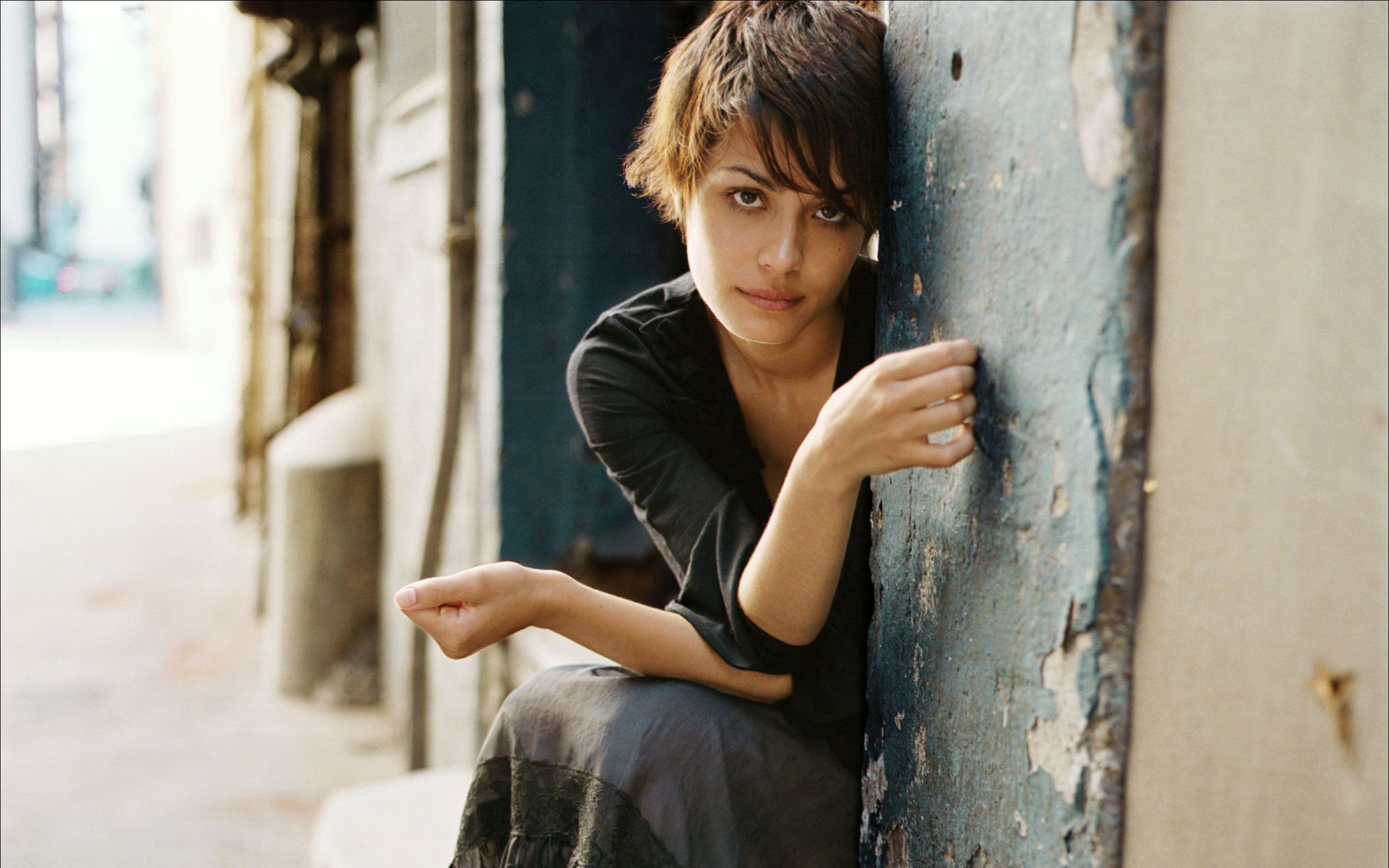 2460x1538 Shannyn Sossamon Wallpaper