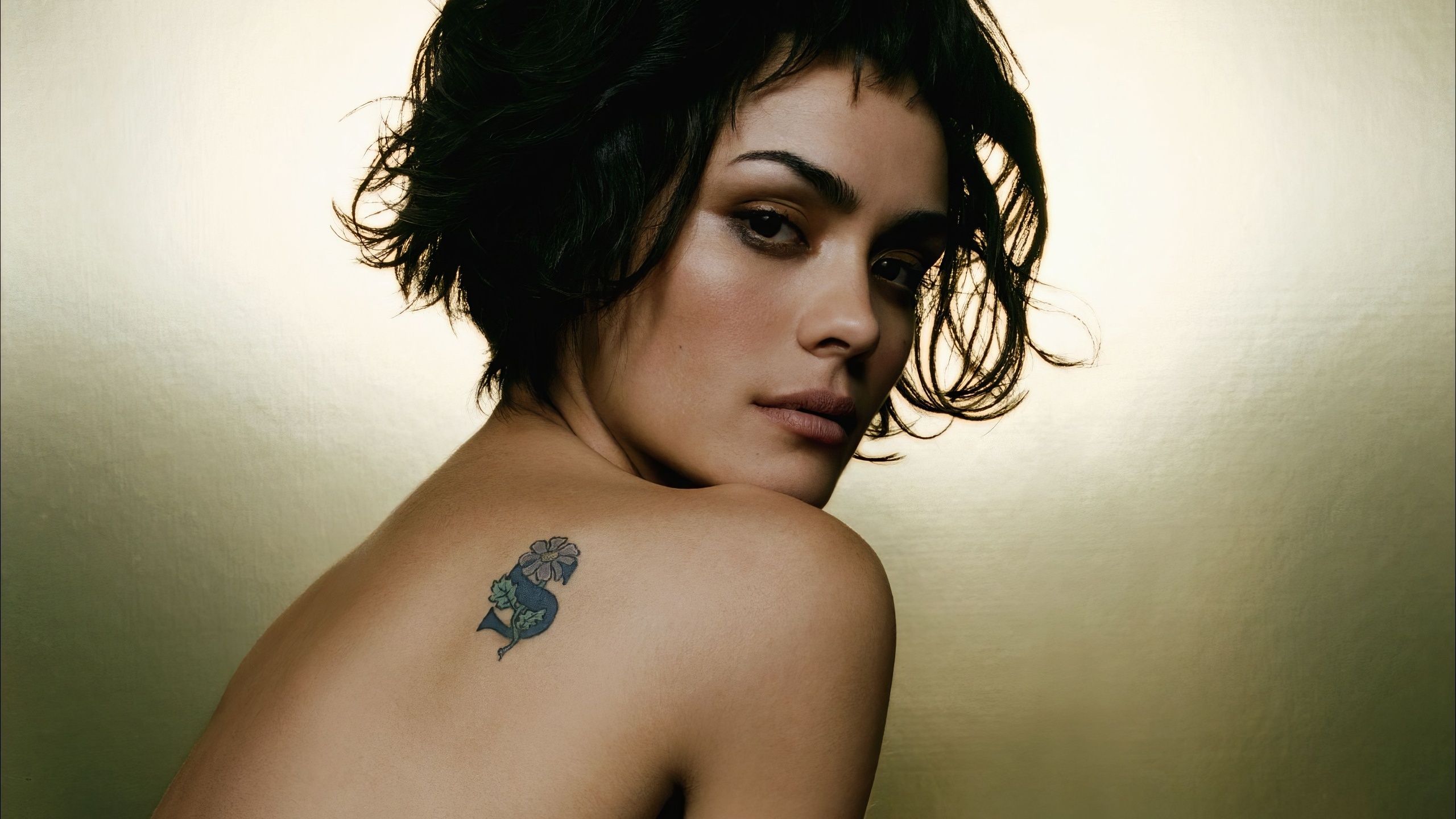 2560x1440 Free short hair, tatoo 2K wallpaper for desktop and phone