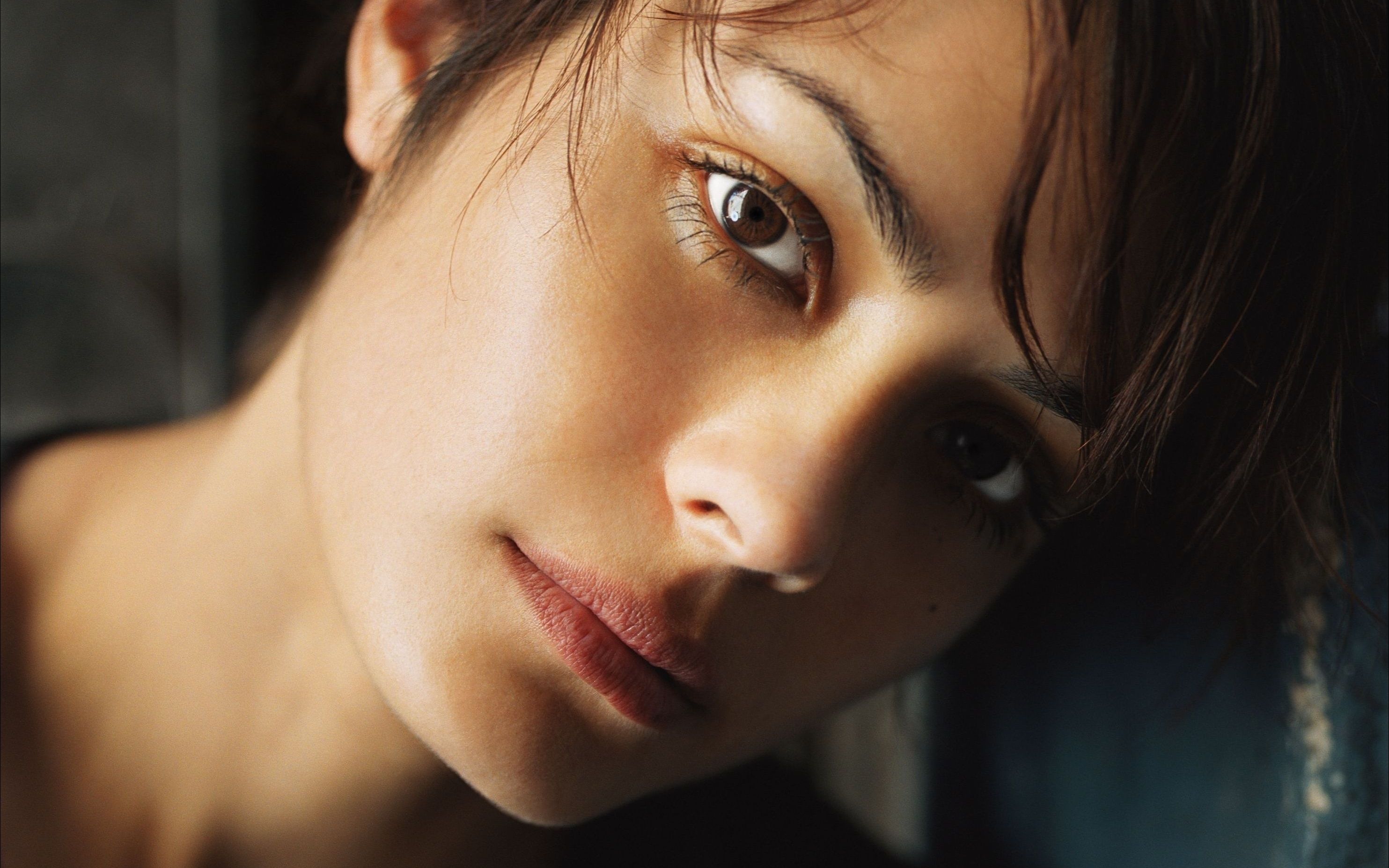 2967x1854 Free eyes, face, hair 2K wallpaper for desktop and phone
