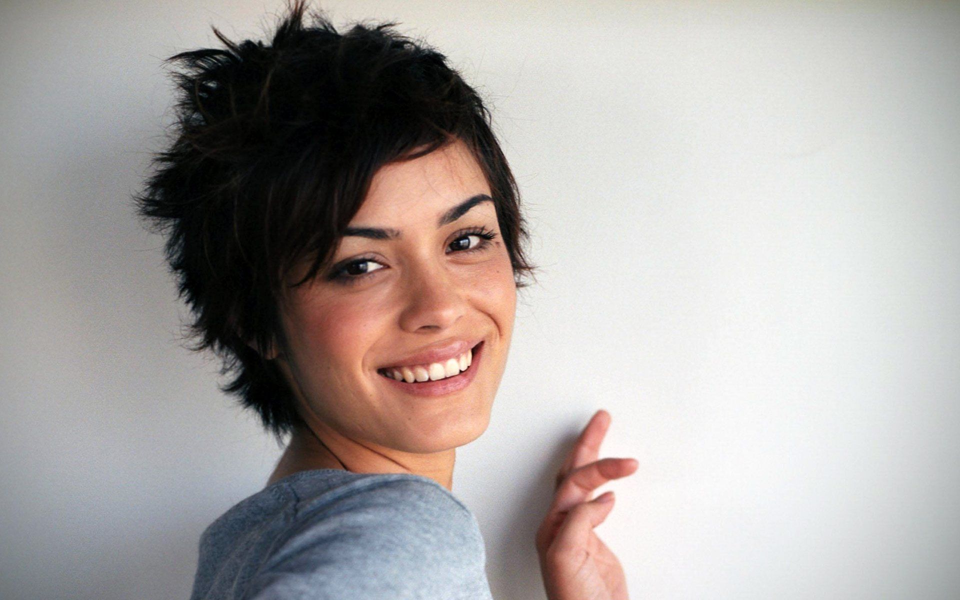 1920x1200 Download Celebrity Shannyn Sossamon HD Wallpaperx1200