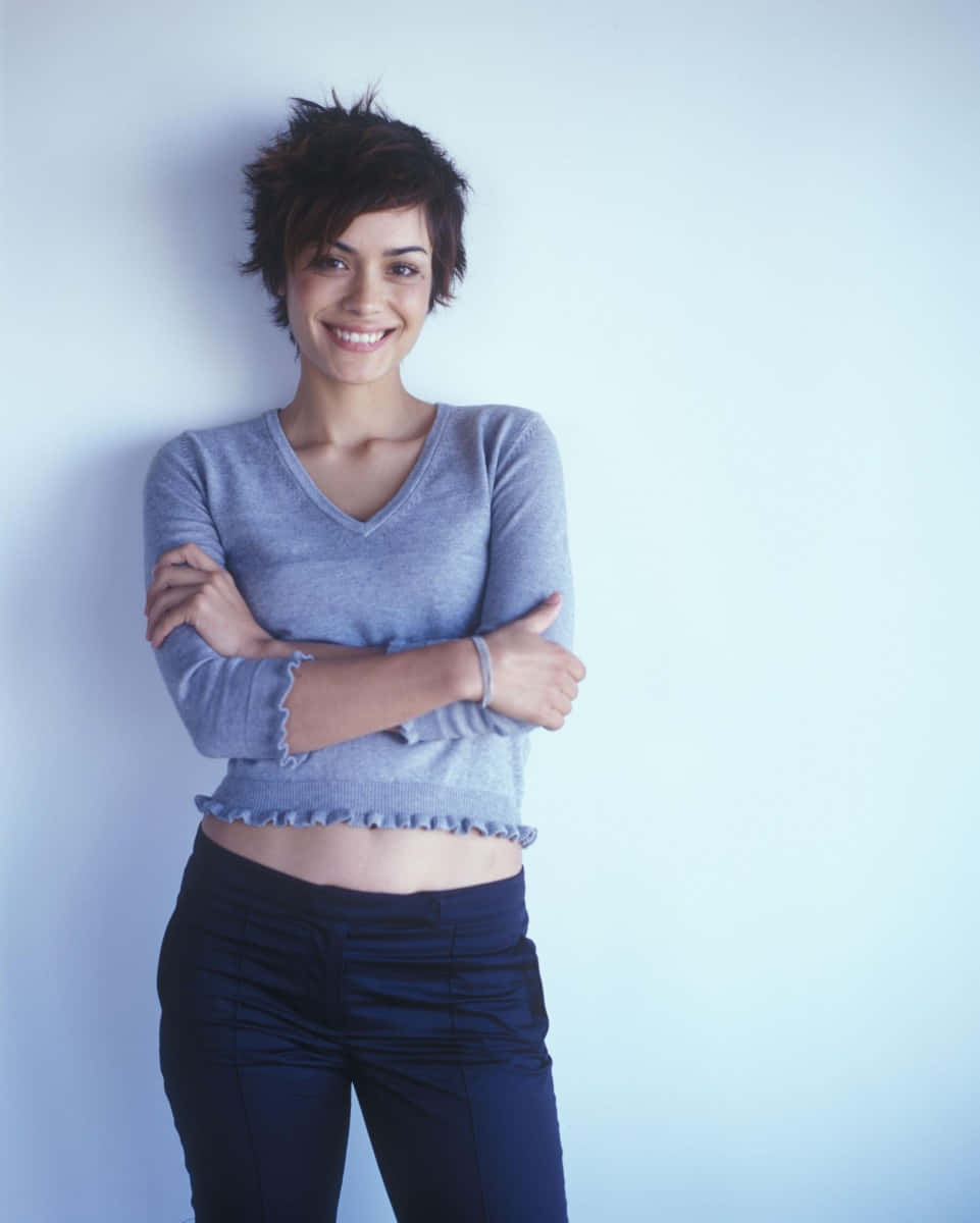 961x1200 Download Actress Shannyn Sossamon's alluring pose Wallpaper