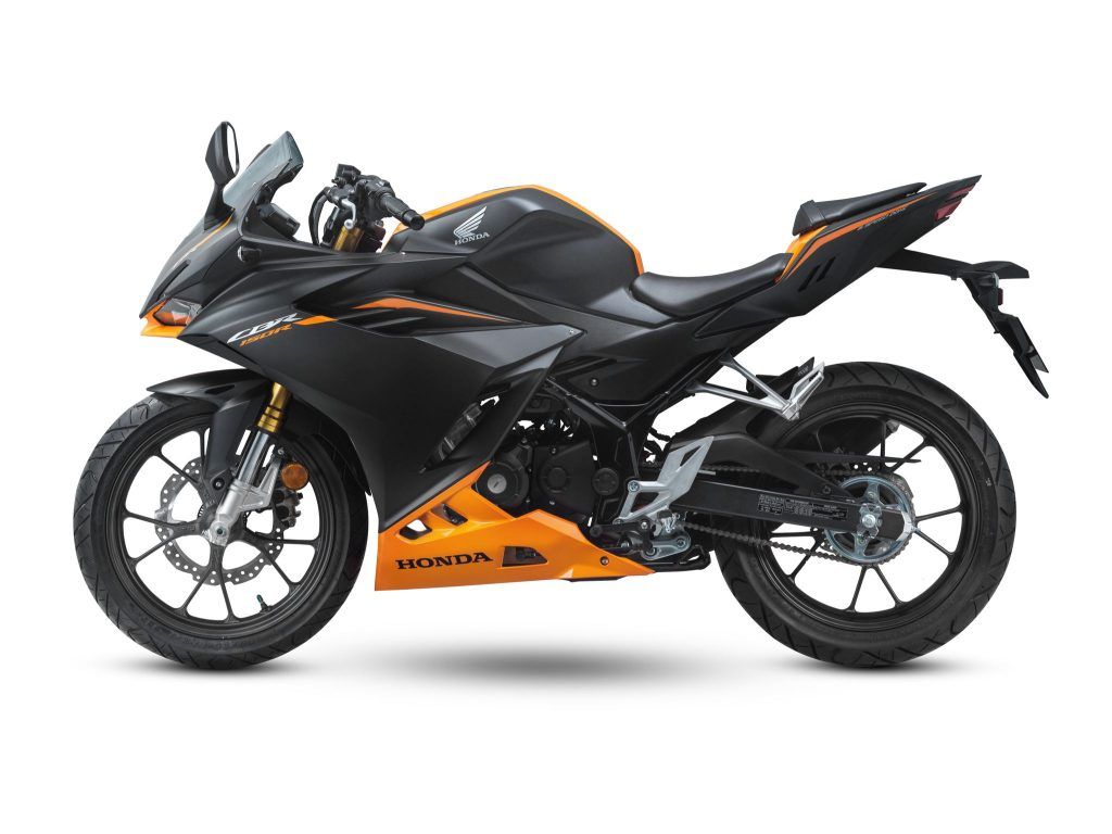 1024x768 Honda CBR150R Gets New “Stealth” Black Colour in Malaysia