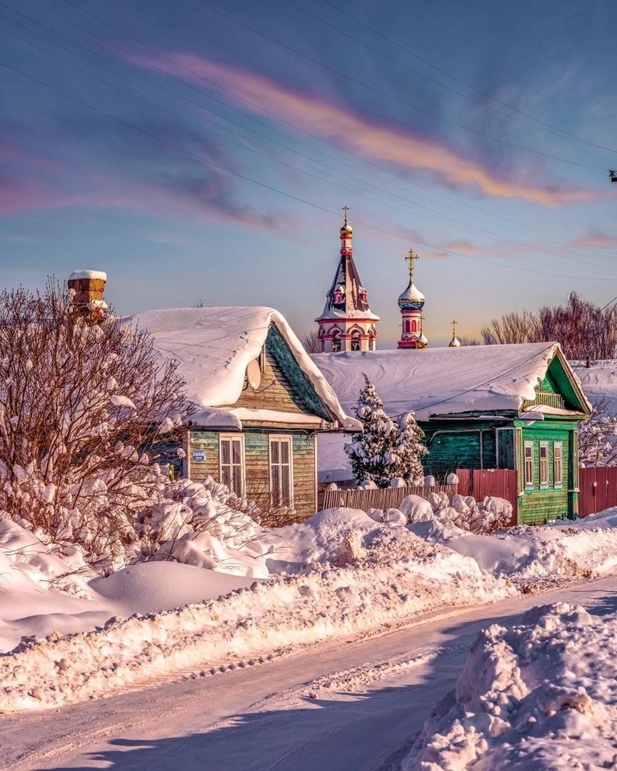 864x1080 A Sunny Winter Day In The Town Of Pereslavl Zalessky, Yaroslavl Oblast (Region), Russia