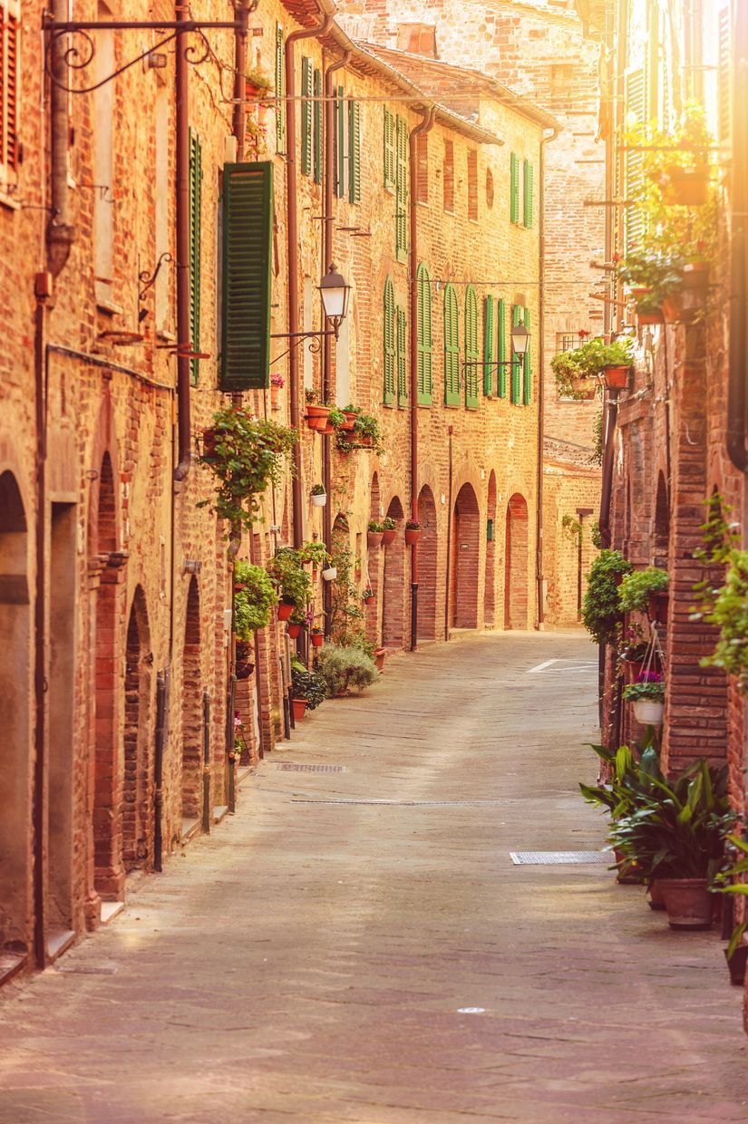 825x1240 Old Street In Tuscany Wall Mural