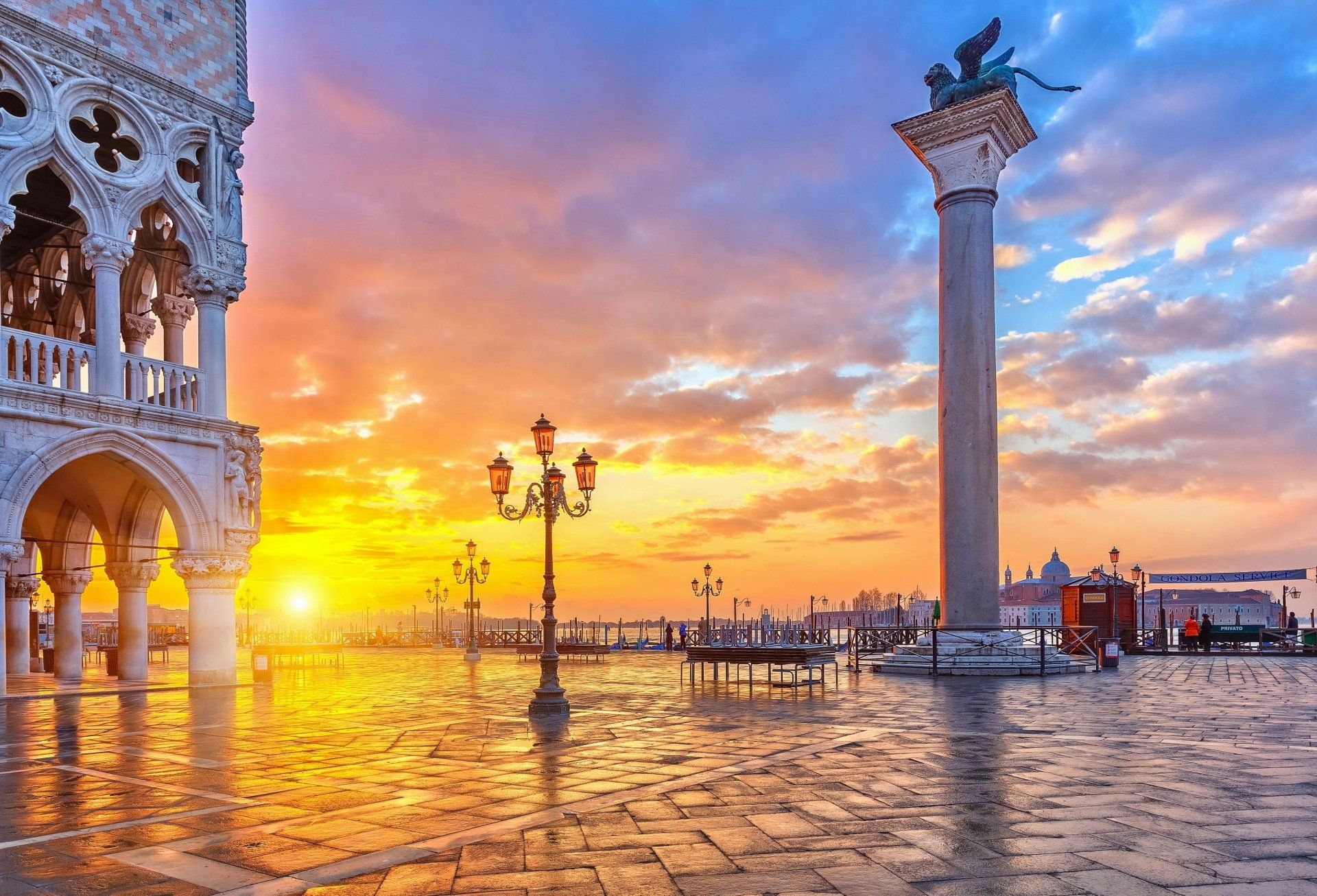 1920x1306 Venice Sunrise: Stunning 4K Ultra HD Wallpaper of Italy's Timeless Beautyx2720