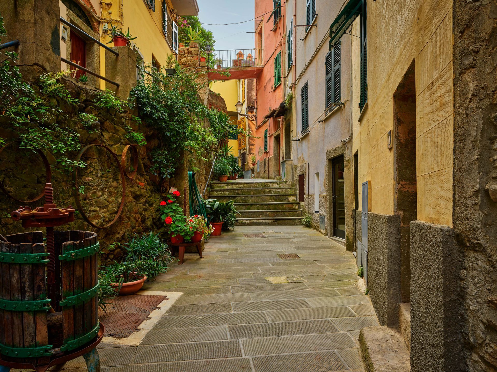 1920x1437 Italian street
