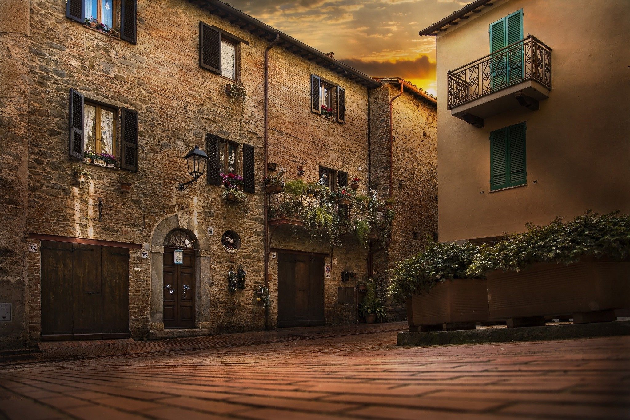 2048x1367 architecture, Town, House, Building, Italy, Street, Balconies, Window, Clouds, Sunset Wallpaper HD / Desktop and Mobile Background