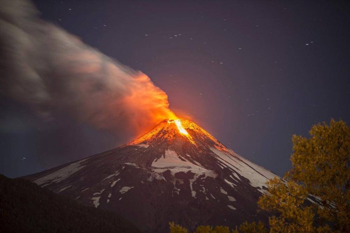 1200x800 Thousands evacuated after Chile volcano eruption Globe and Mail
