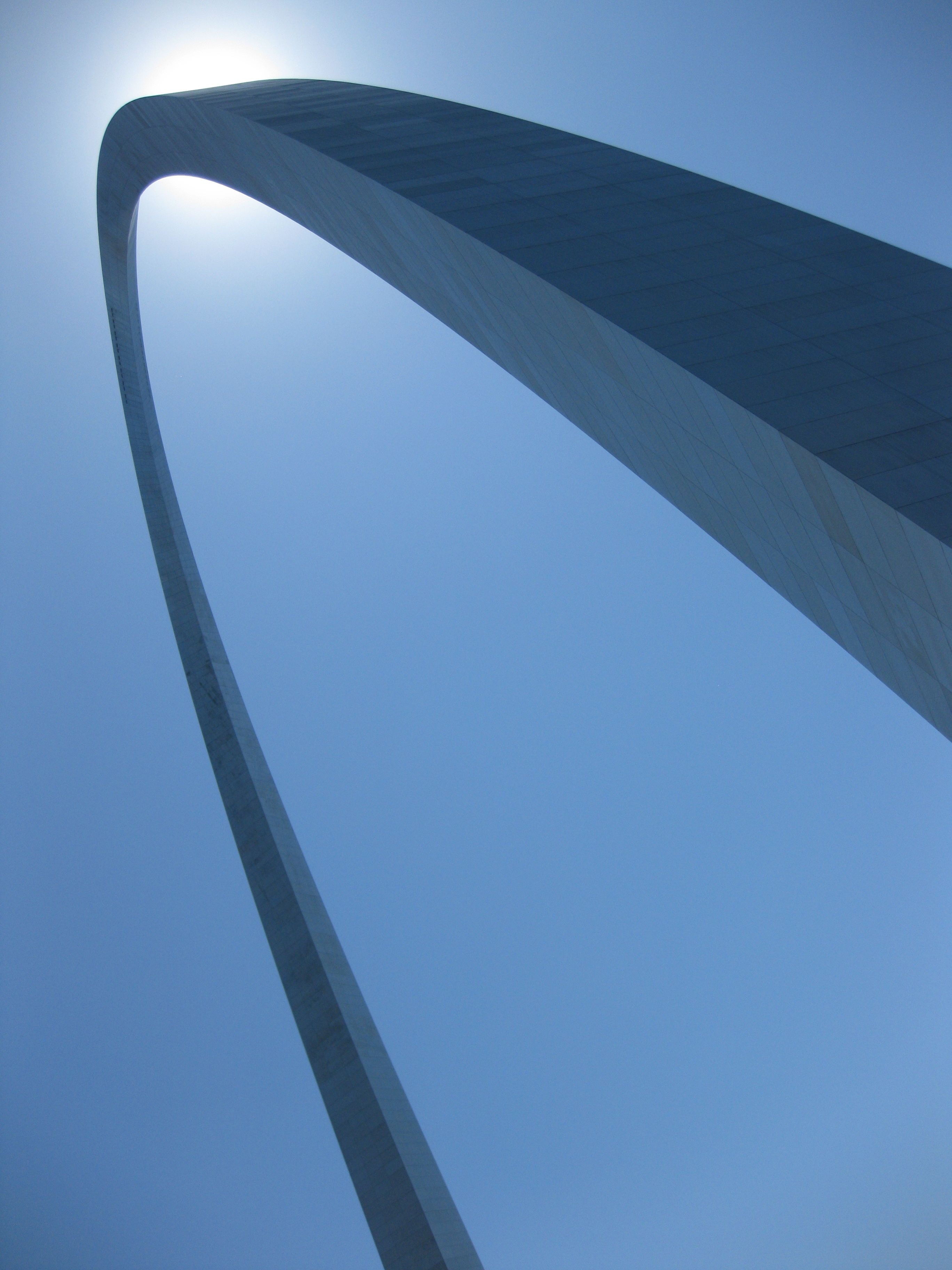 2736x3648 St. Louis Gateway Arch Phone Background