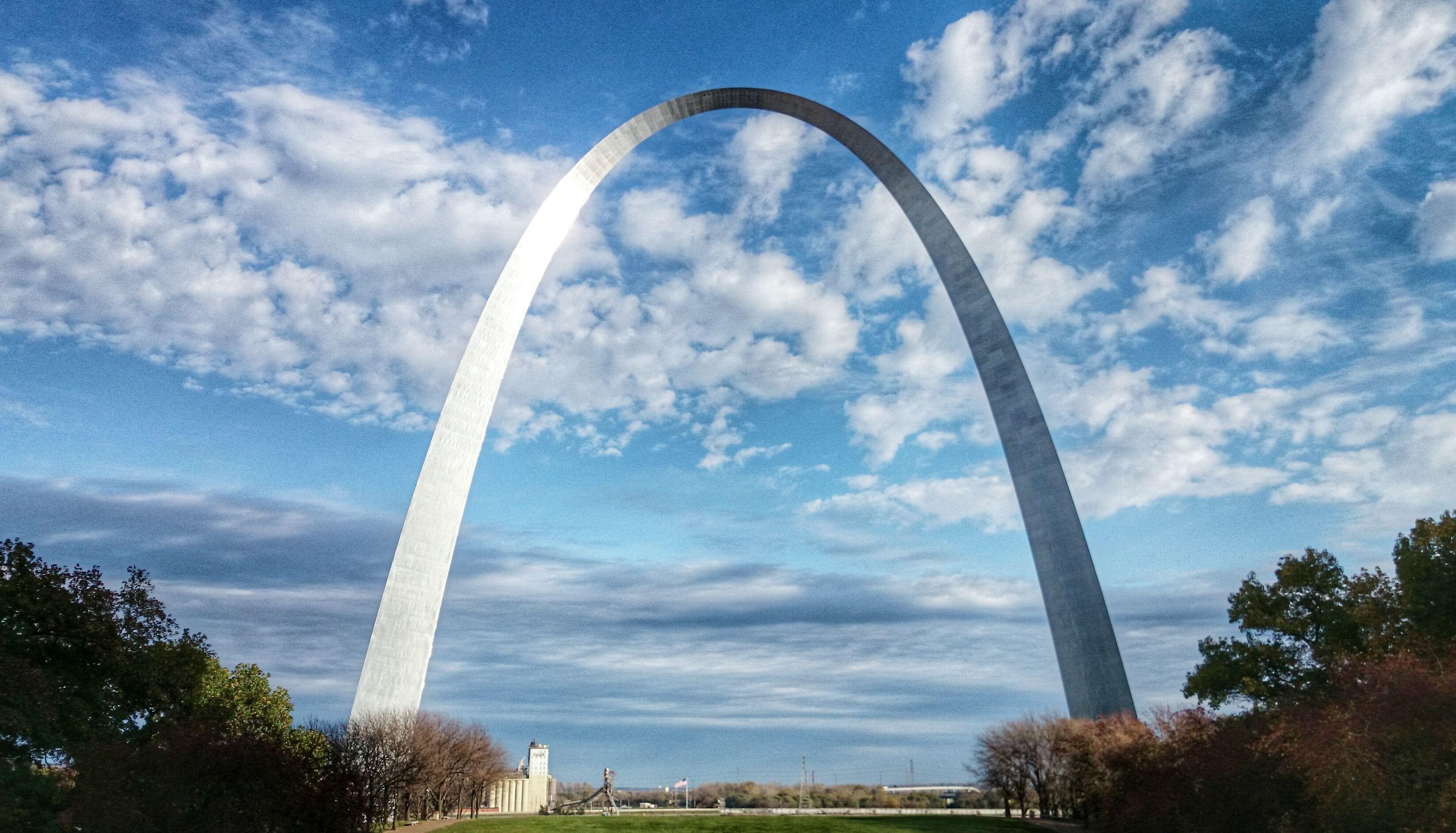 3295x1886 Gateway Arch National Park Wallpaper