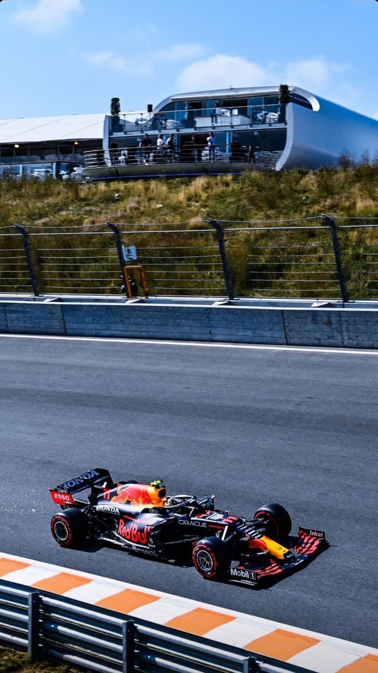 735x1308 Zandvoort GP