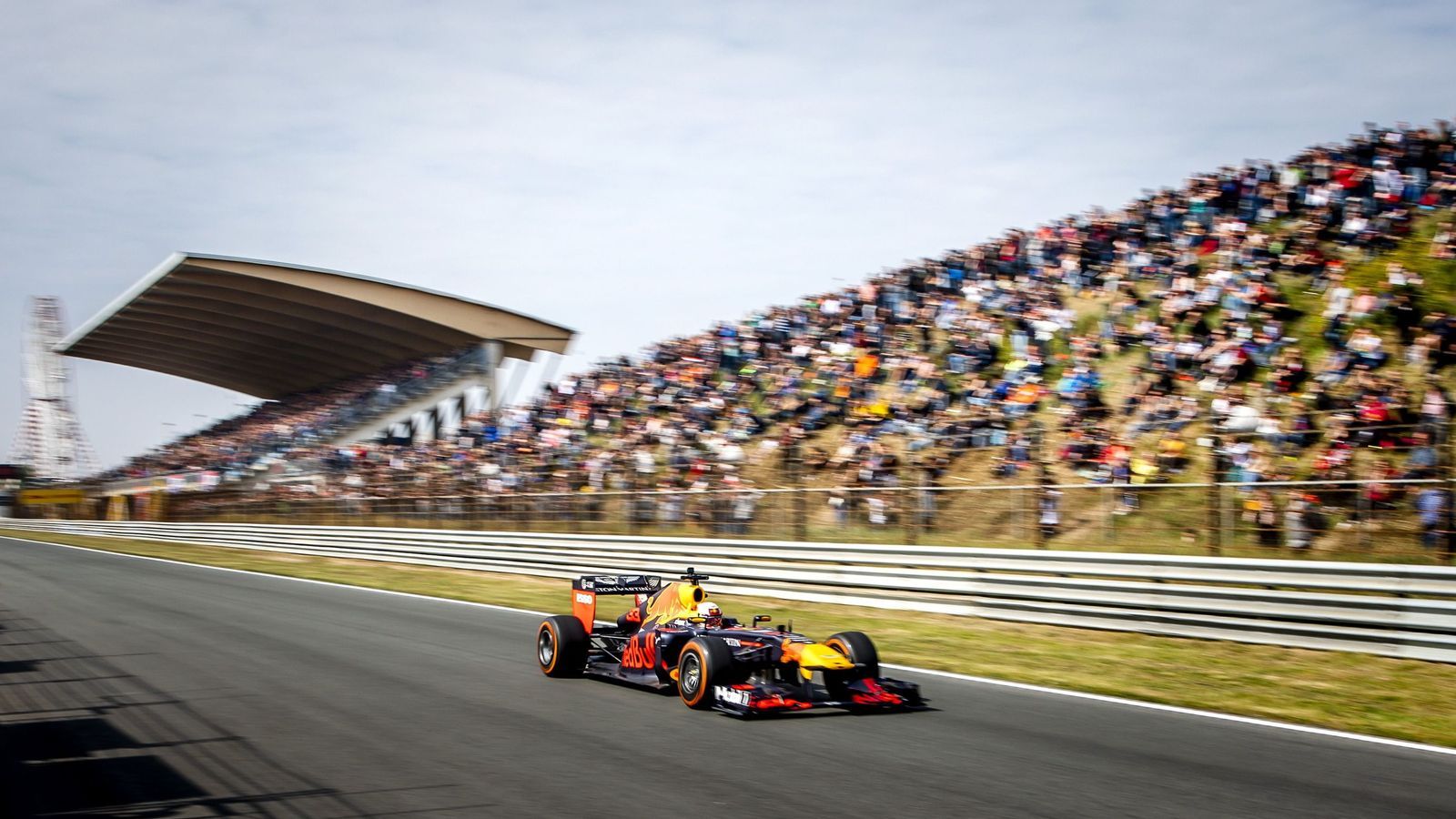 1600x900 Zandvoort in profile
