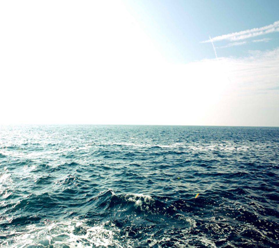 960x854 Open Sea wallpaper