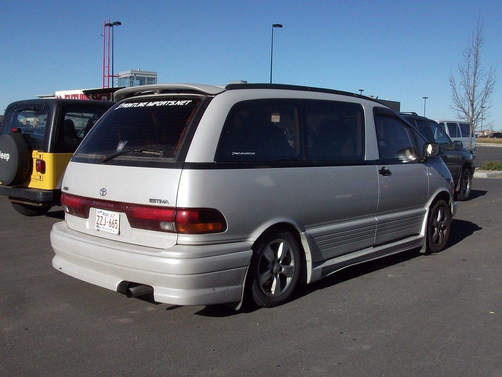 1024x768 Toyota Estima. Mid engine Toyota Estima jdm version of Pre