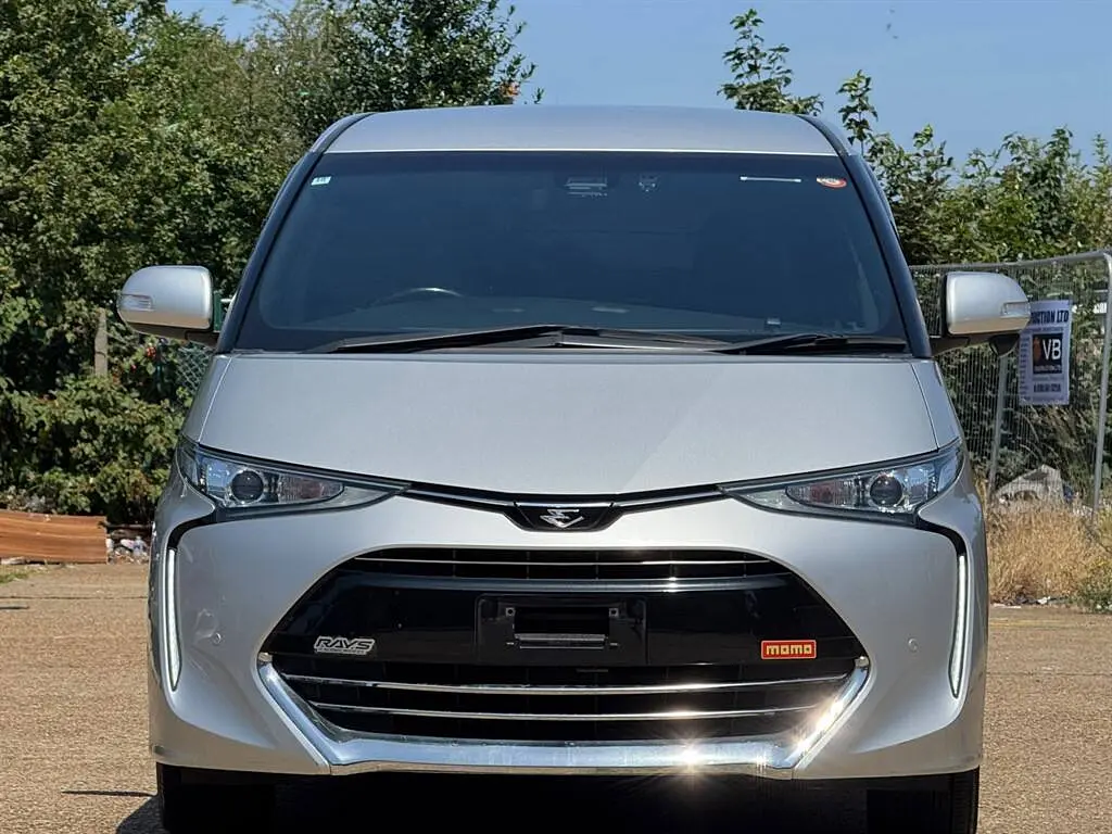 1024x768 Used Toyota Estima Premium (2018) in Rainham - £950