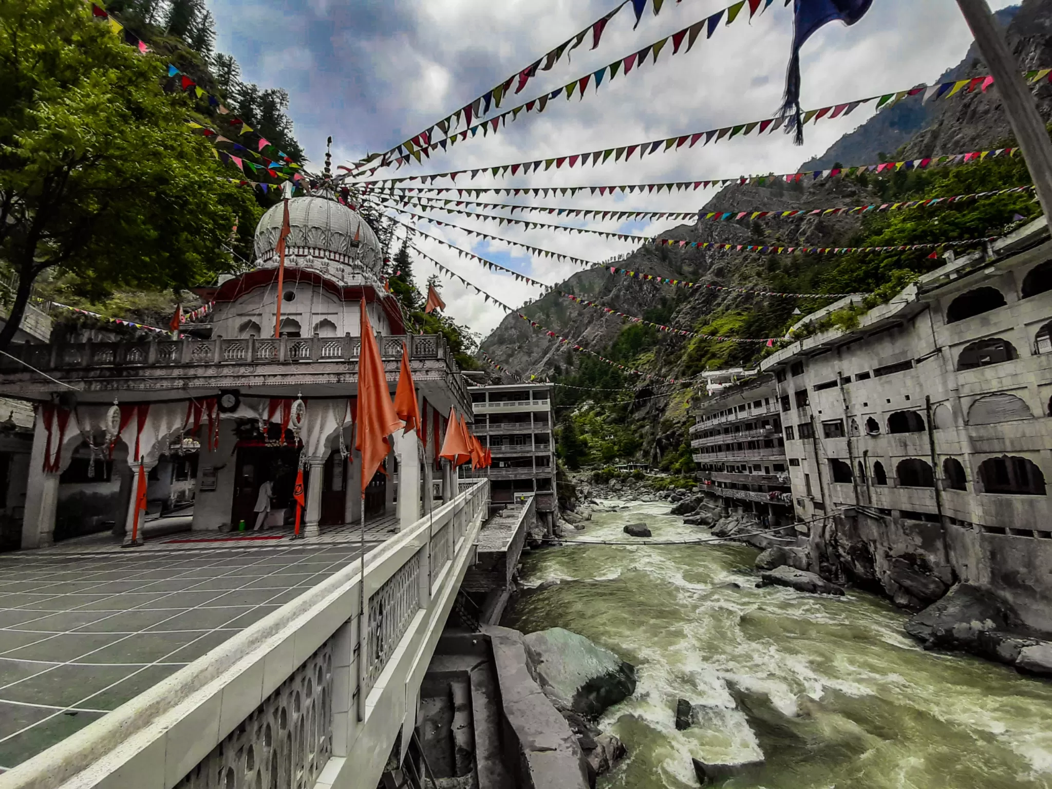 2048x1536 Manikaran Sahib: A Sacred and Scenic Destination in Kasol
