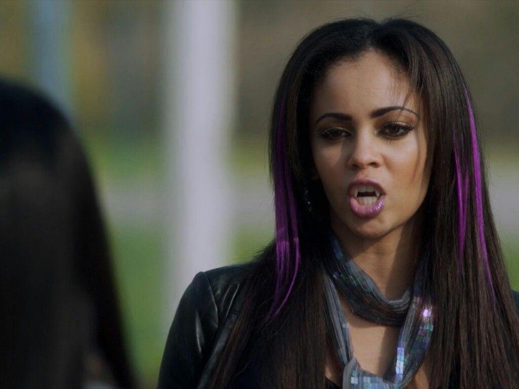 1024x768 My Babysitter's A Vampire Wallpaper
