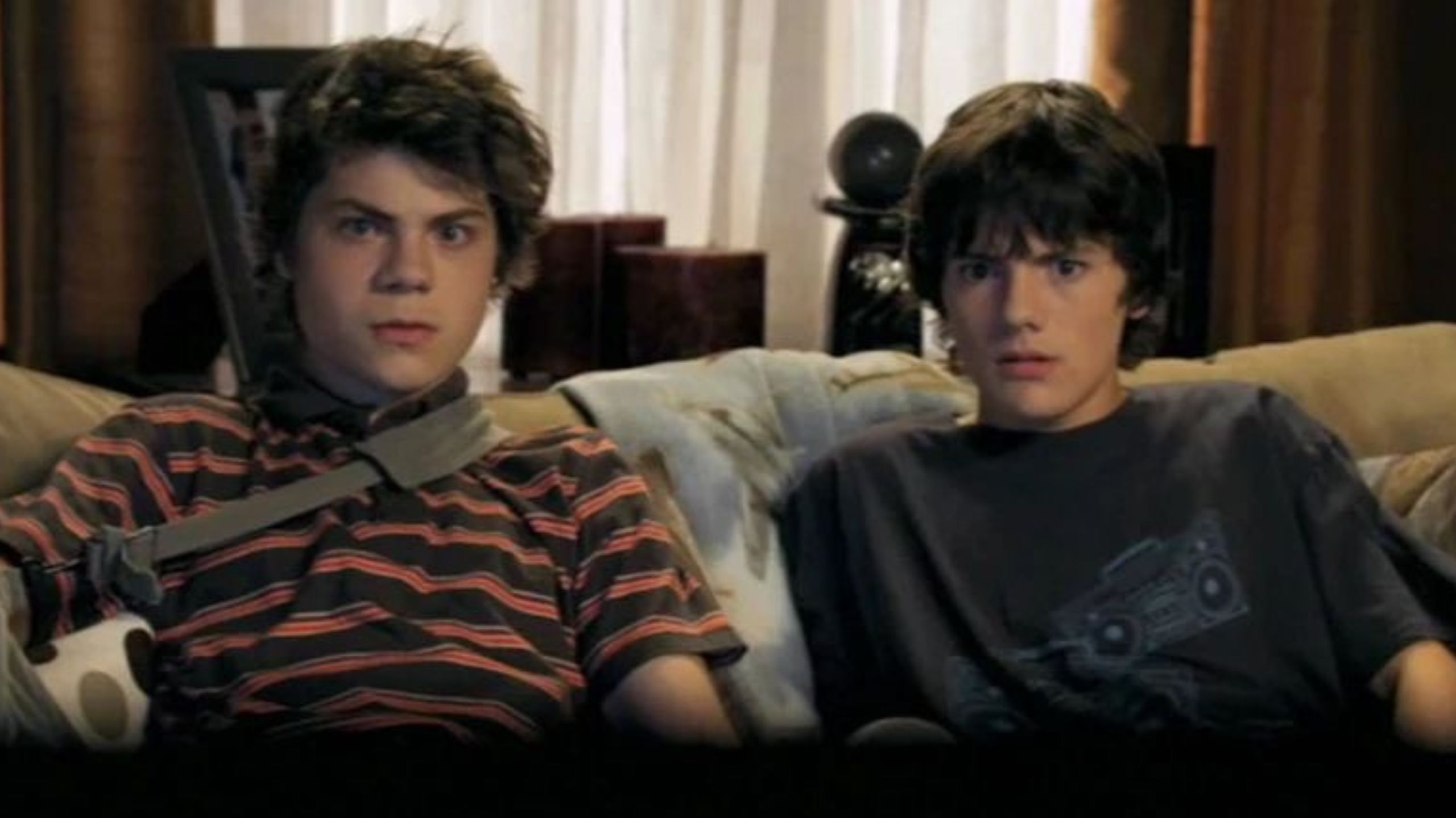 2560x1440 My Babysitter's a Vampire (TV Series 2011)