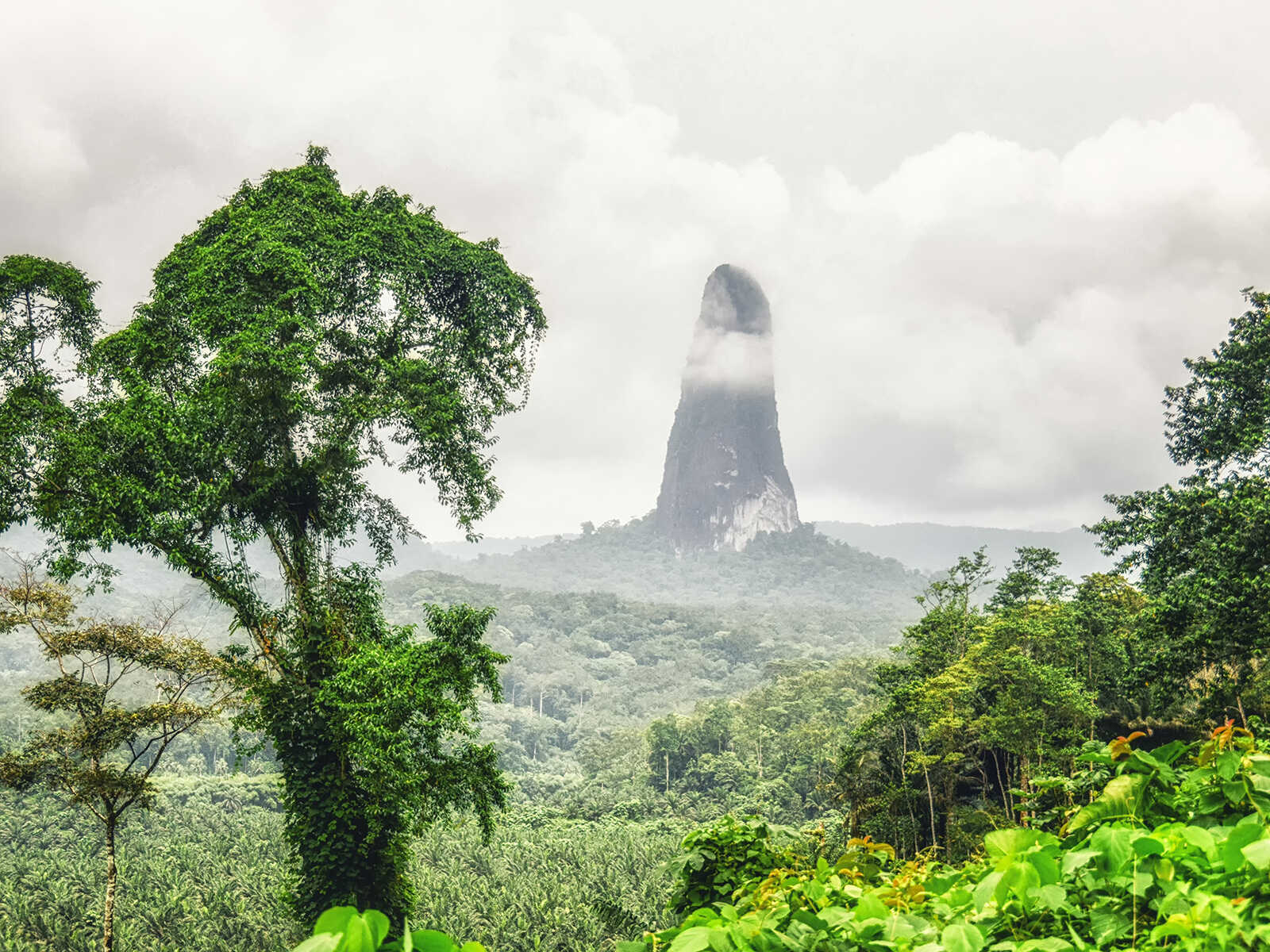 1600x1200 Must see in Sao Tome and Principe
