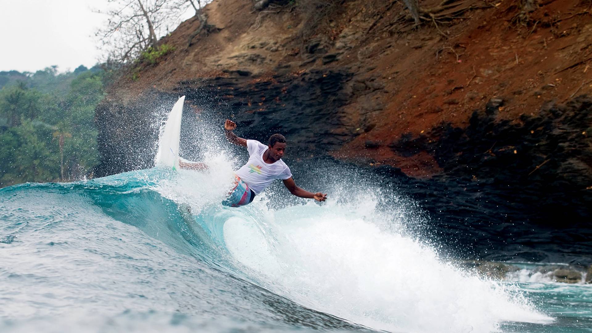 1920x1080 Surfing in São Tomé and Principe