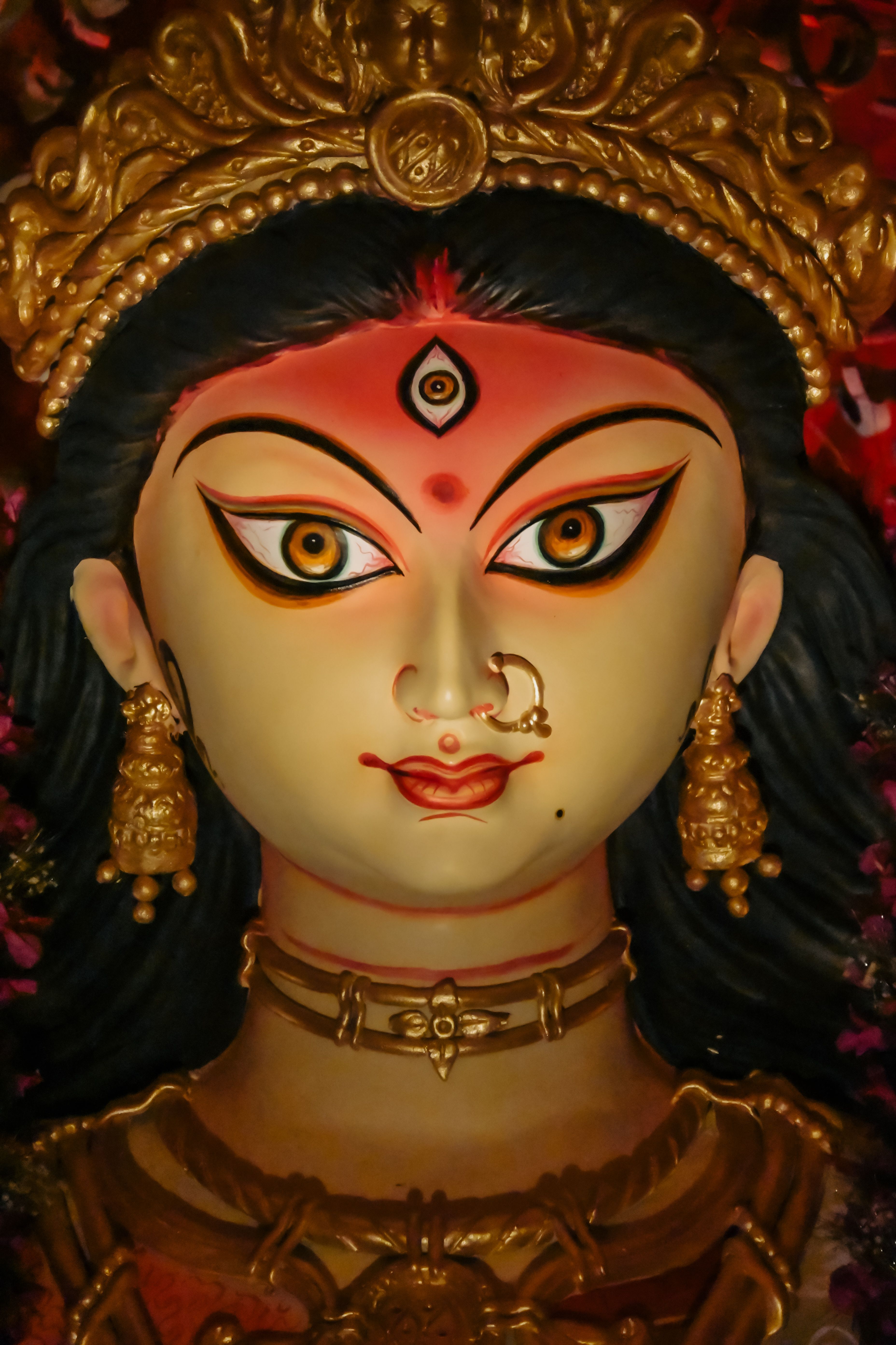 3712x5568 Vibrant Idol of Goddess Durga in Kolkata · Free
