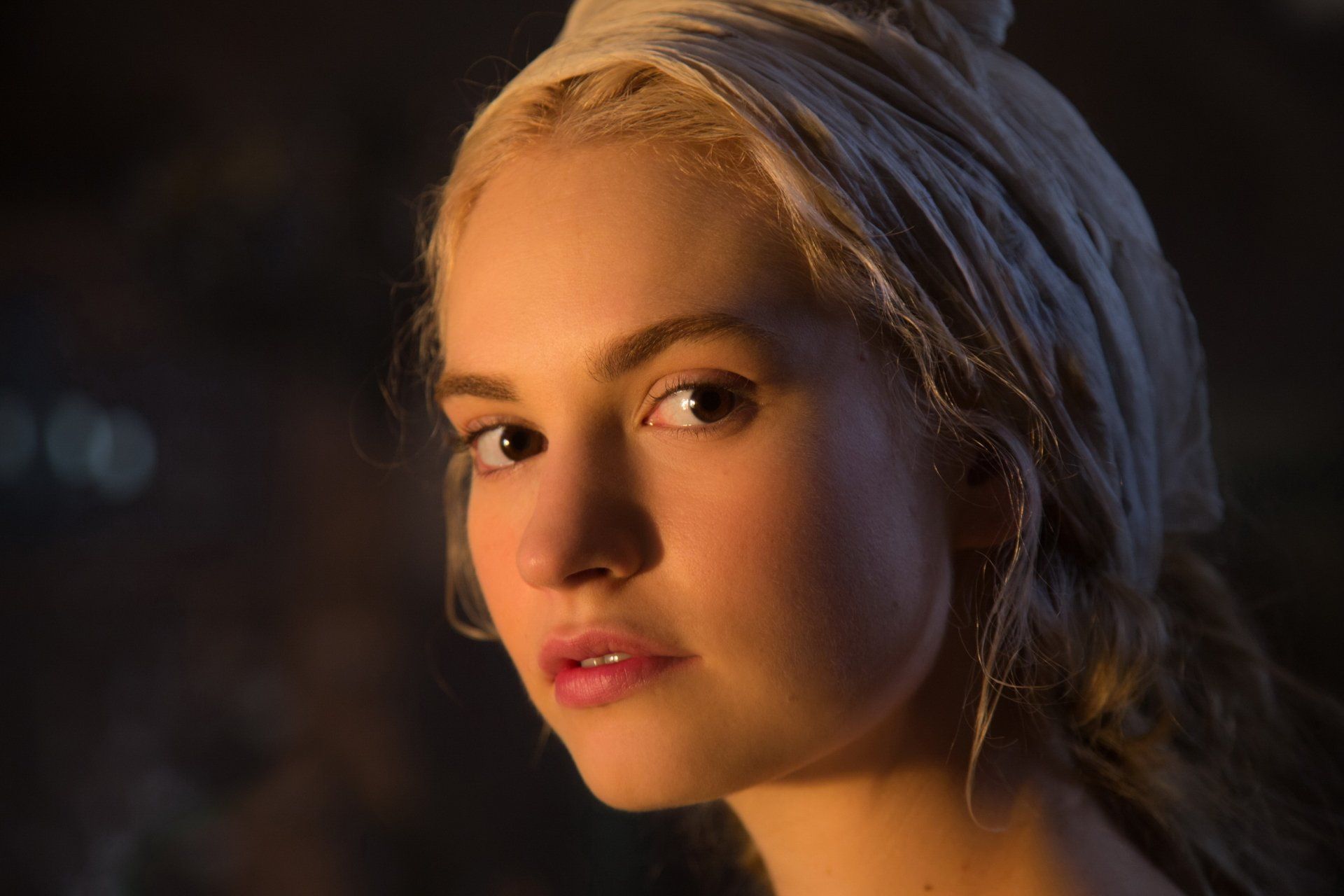 1920x1280 Lily James as Cinderella (2015)