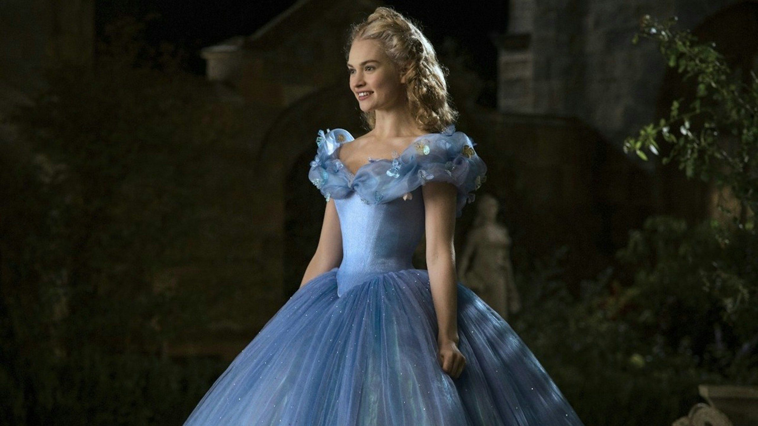 2560x1440 First For Kenneth Branagh's Live Action Cinderella