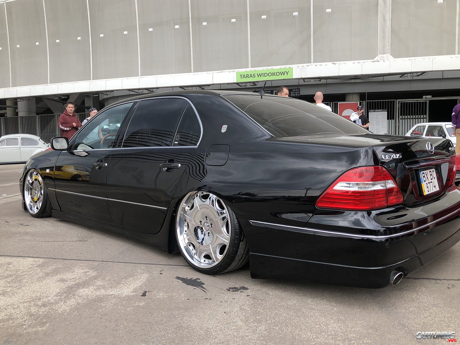 1600x1200 VIP Lexus LS back