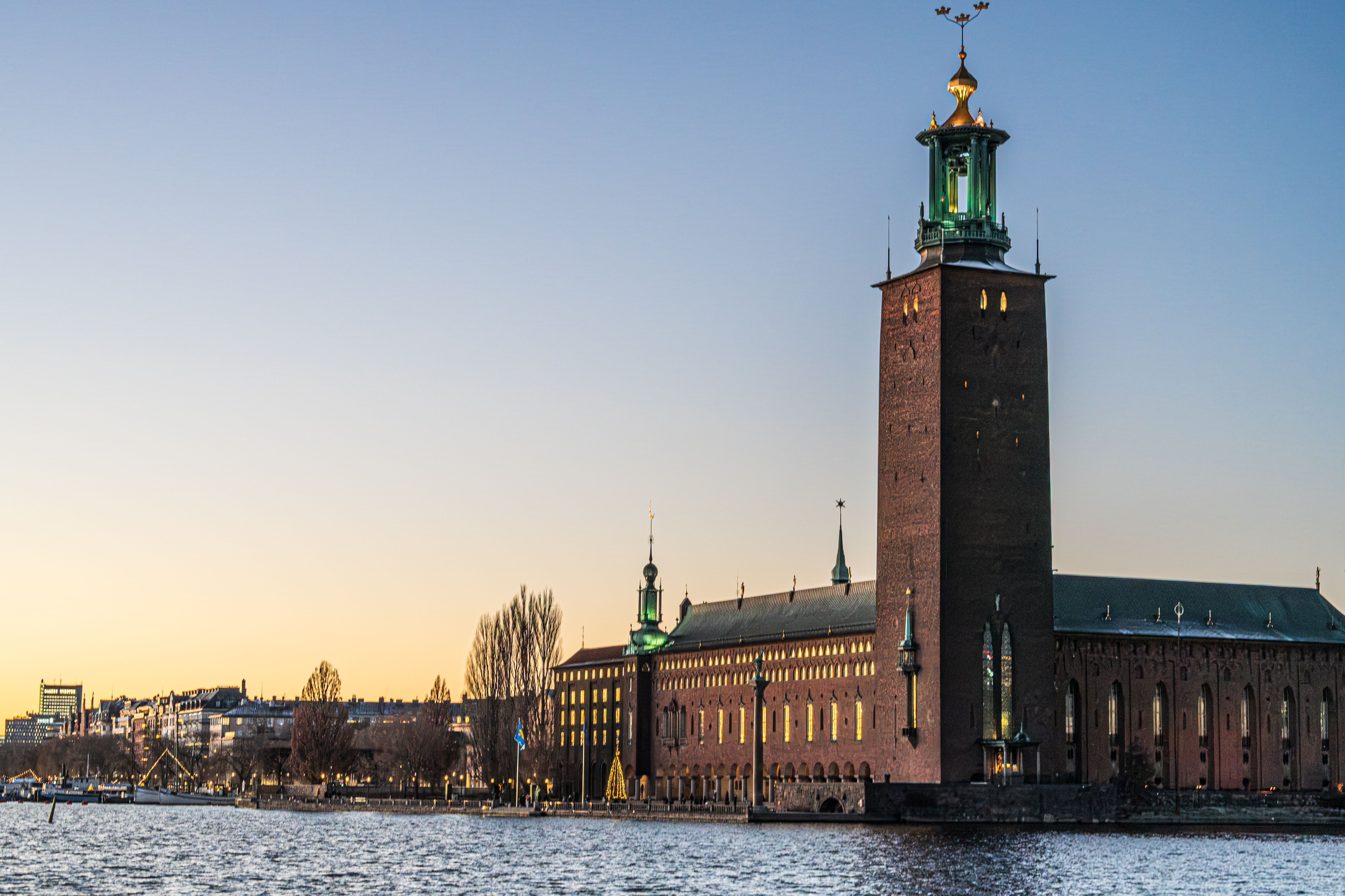 6130x4087 Stockholm City Hall at Sunset with Reflections · Free