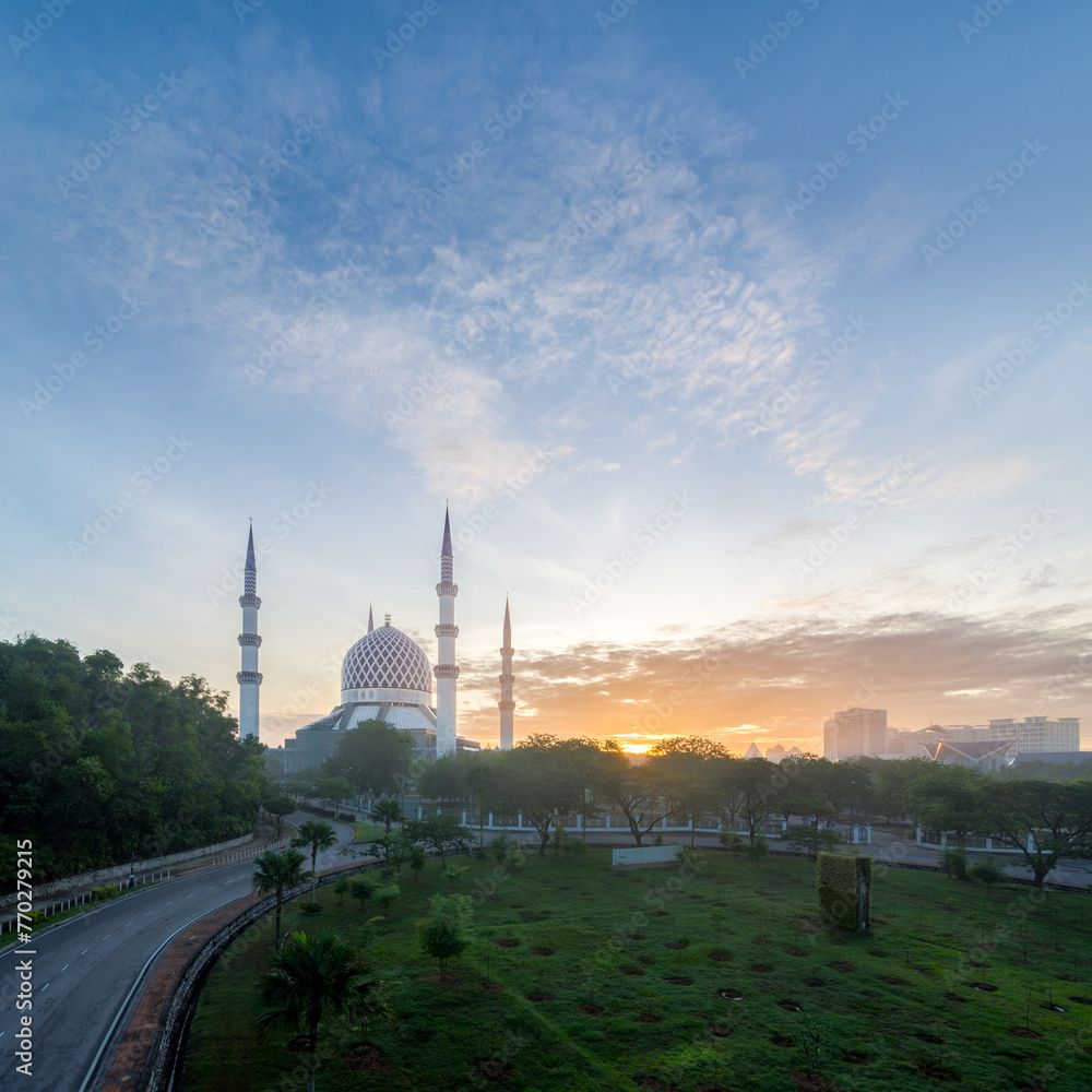 1000x1000 Poster, Print Sunrise at Sultan Salahudin Abdul Aziz Shah Mosque, Shah Alam, Malaysia, 40x40 cm