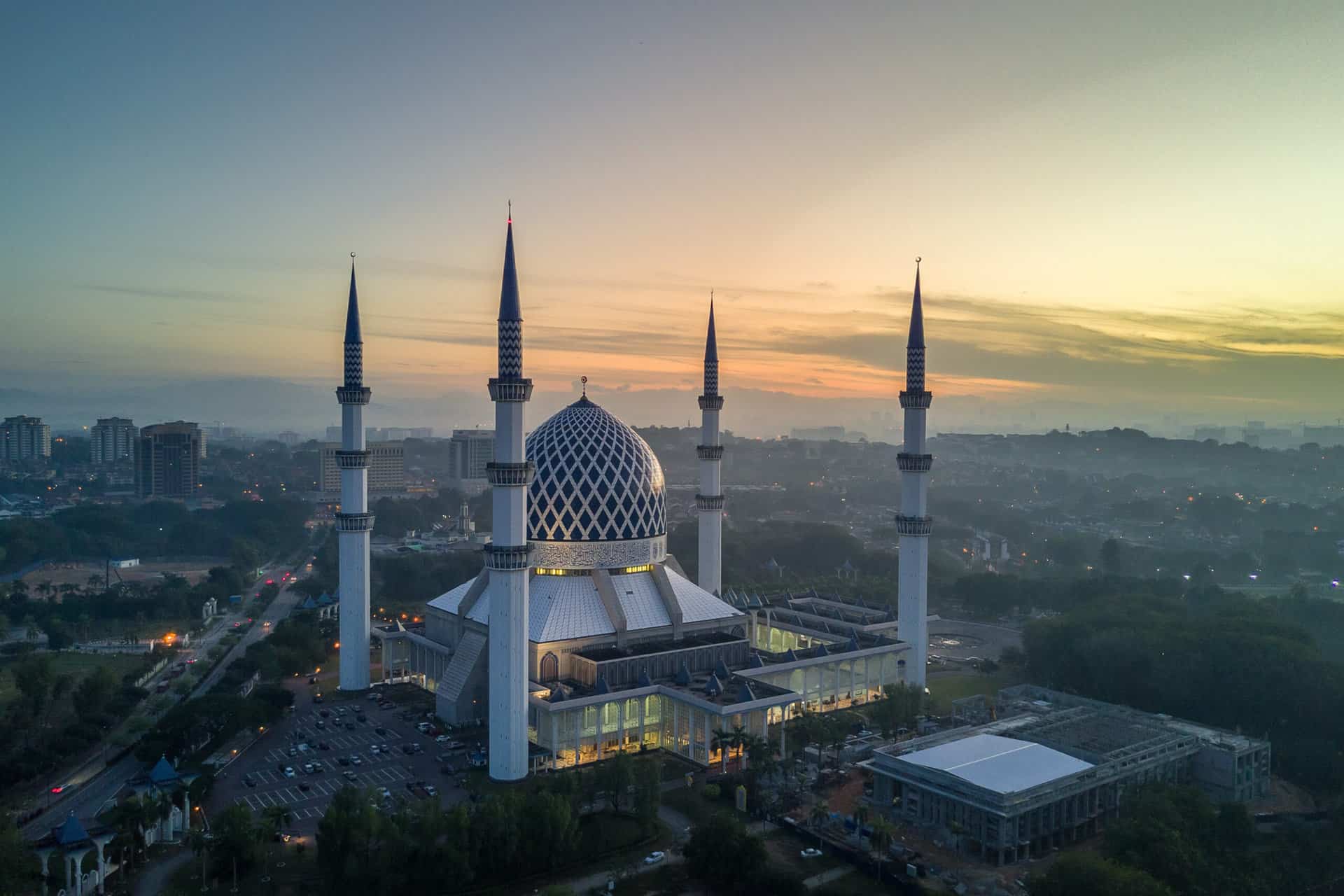 1920x1280 Embracing The Islamic Heritage And Culture