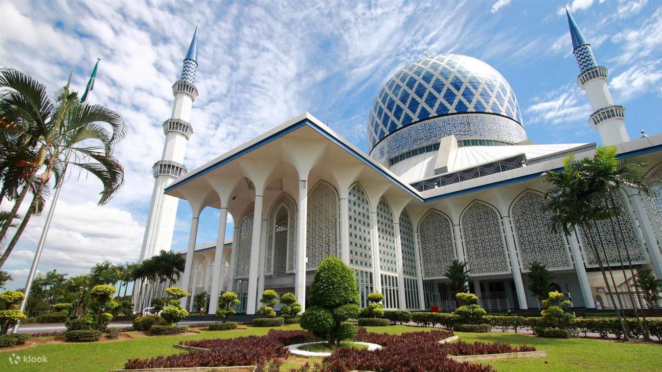 1295x728 Explore Putrajaya Pink Mosque and Blue Mosque Shah Alam