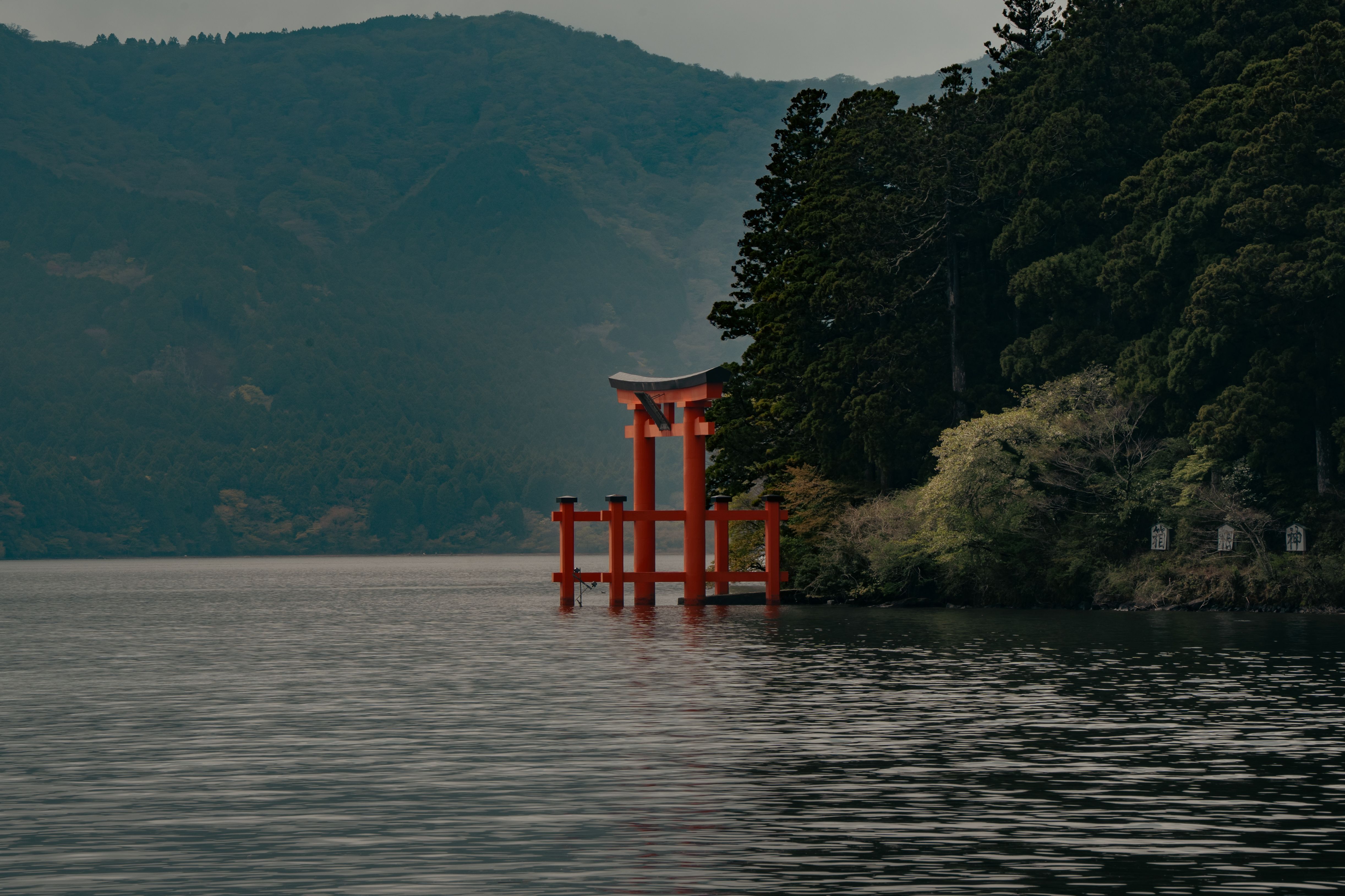 4888x3259 Red Torii Gate on Lake Ashi in Hakone, Japan · Free