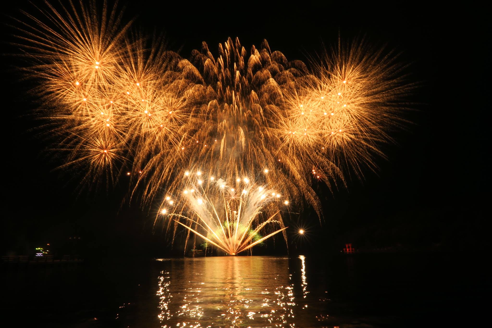 2048x1365 lake ashi fireworks. HAKONE JAPAN. Visit to Experience the Beauty of Japan