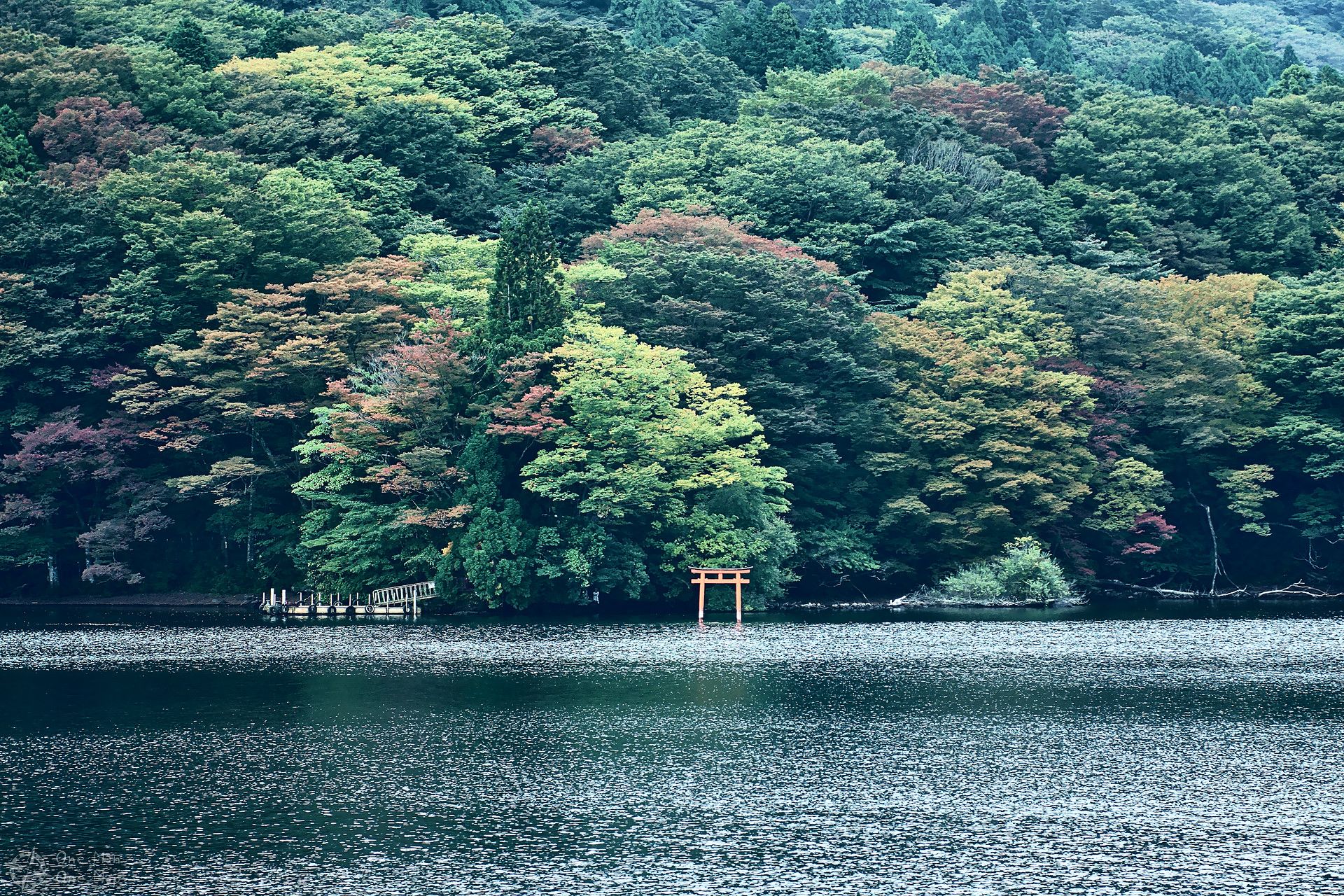 1920x1280 Setting sails on Lake Ashi. One Man, One Map