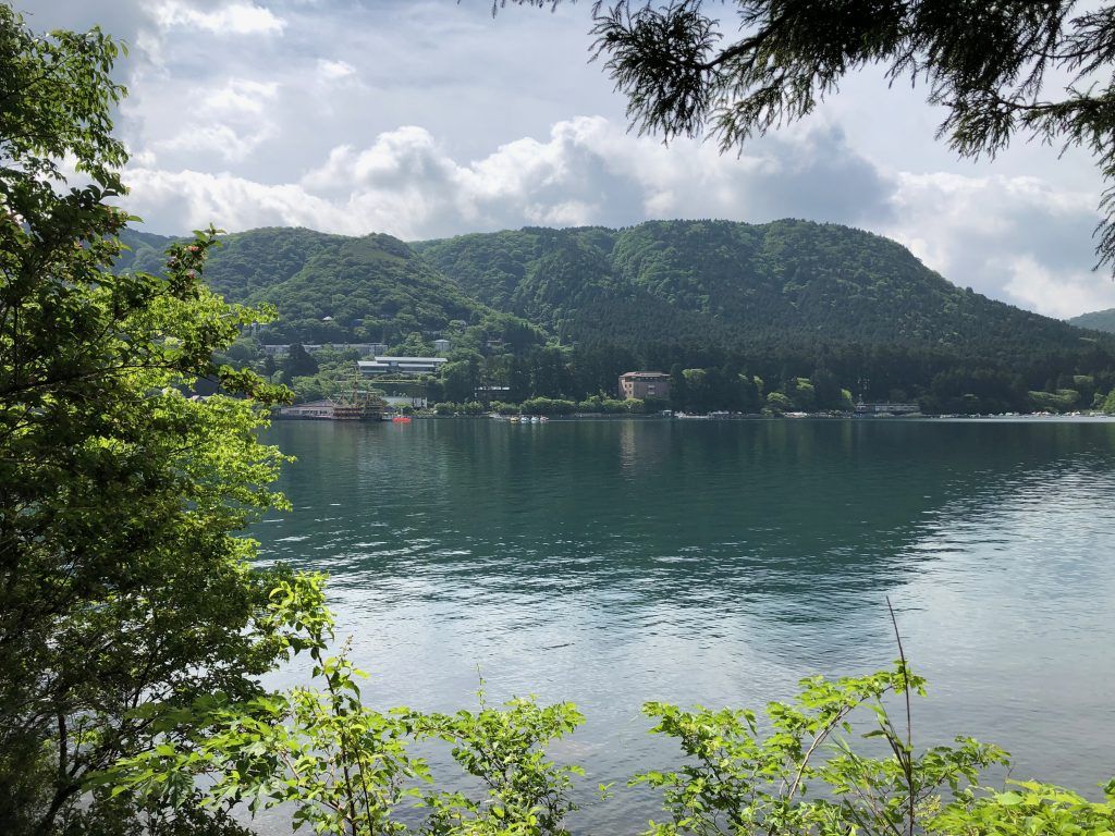 1024x768 A Morning Walk at Lake Ashi: Hakone, Japan