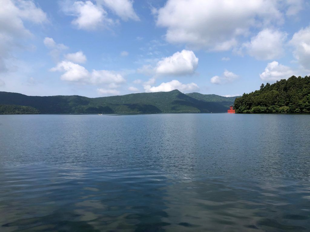 1024x768 A Morning Walk at Lake Ashi: Hakone, Japan