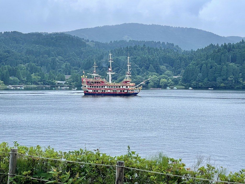 1024x768 Lake Ashi