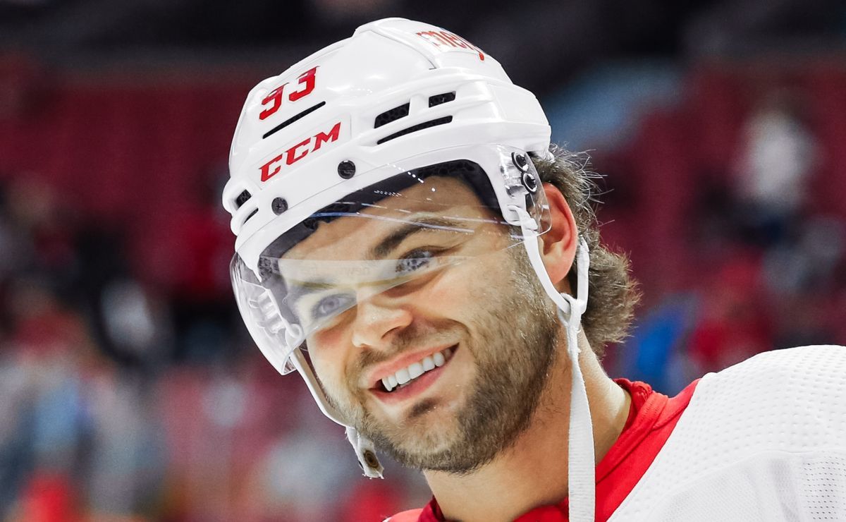 1200x740 Alex DeBrincat reportedly won't take discount in Red Wings extension after Dylan Larkin's trade request