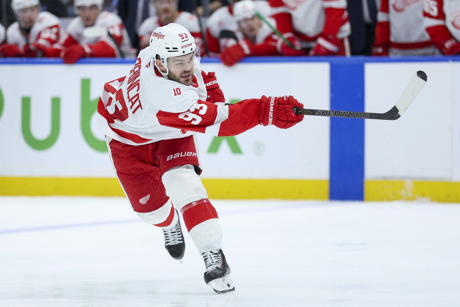 1600x1067 Alex DeBrincat Keeping Detroit's Playoff Hopes Alive With Recent Hot Streak