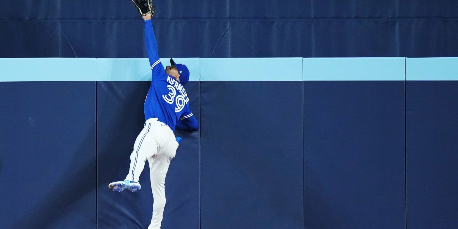 1536x768 Kevin Kiermaier makes first incredible catch of revamped outfield
